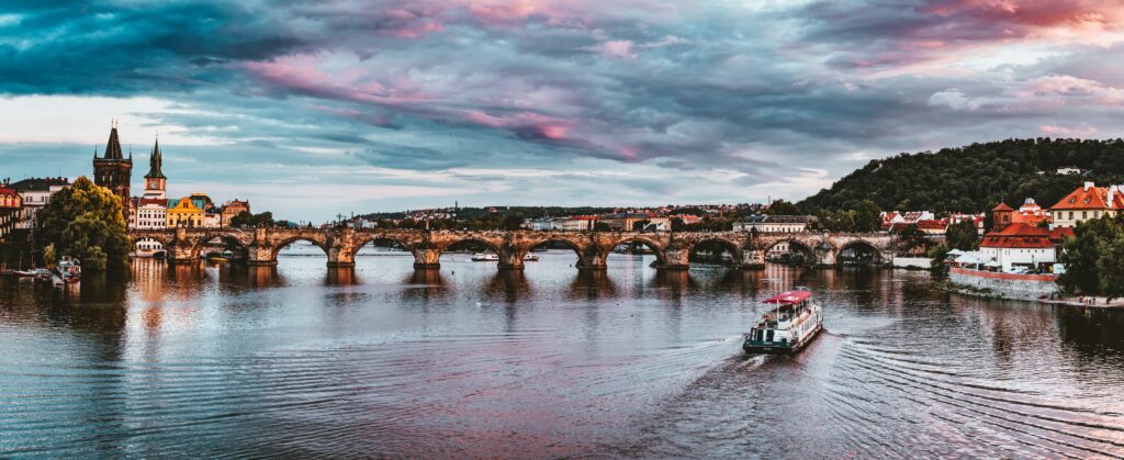 Desvendando a Encantadora Praga em Maio: Uma Jornada pela Cidade das Cem Torres