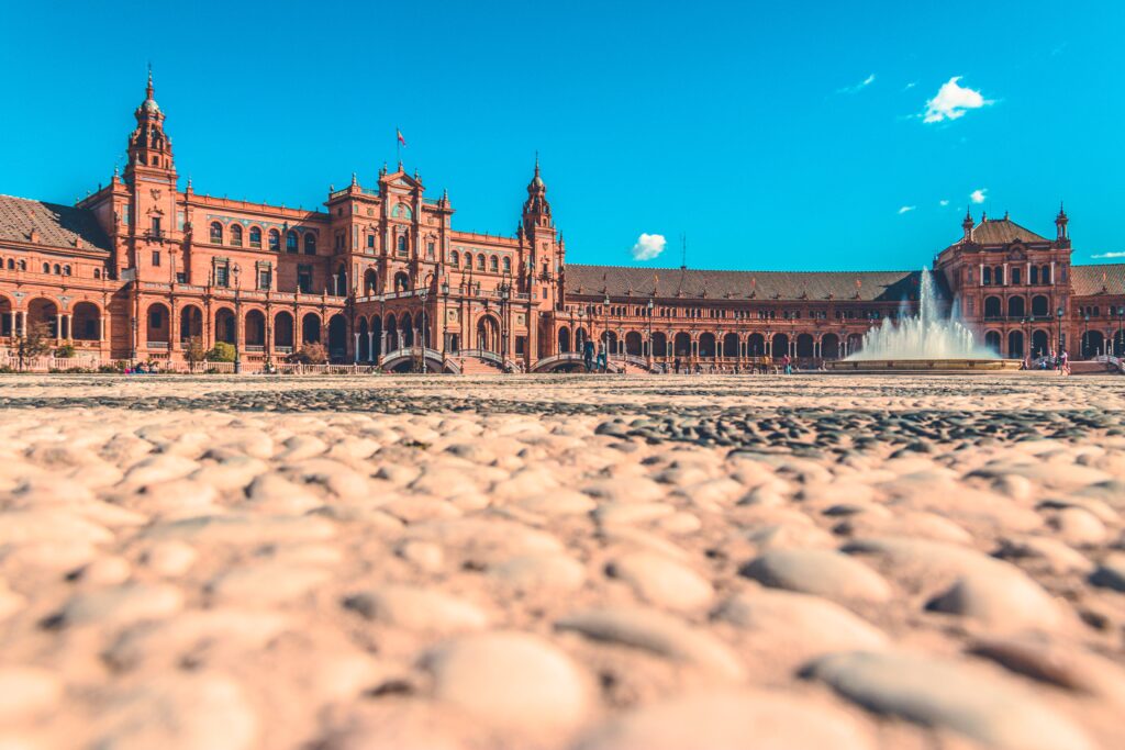 Descomplique o planejamento da sua viagem com o Roterin! Não perca horas pesquisando informações dispersas em diferentes sites. Nosso aplicativo gratuito simplifica o processo: insira seu destino, datas de viagem, número de viajantes e orçamento máximo, e o Roterin gera um roteiro detalhado instantaneamente. Totalmente customizável, compartilhável com amigos e com suporte da comunidade de viajantes. Faça o download agora e transforme sua viagem em uma experiência sem complicações!