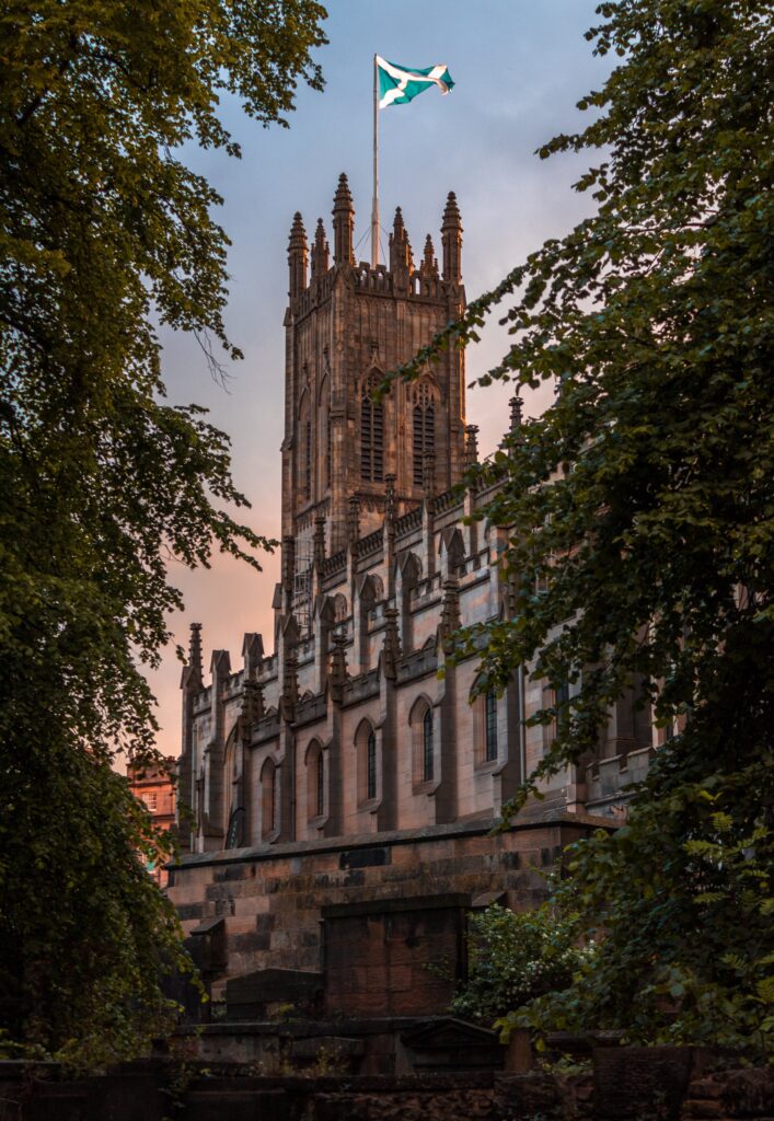 Edimburgo em Julho: Um Cenário Encantador entre Festival e Natureza