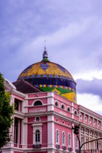 https://www.pexels.com/pt-br/foto/cidade-meio-urbano-ponto-de-referencia-ponto-historico-15553325/