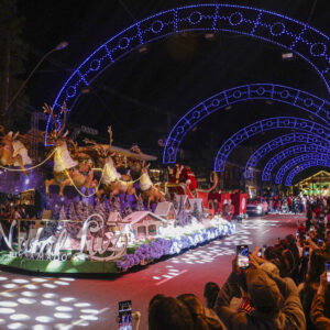 Como garantir desconto no Natal Luz e assistir ao Grande Desfile pagando menos